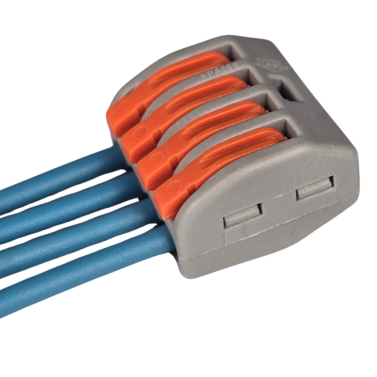 Szybkozłączka elektryczna TAC PCG214 4-torowa – kompaktowa złączka instalacyjna do przewodów jednodrutowych i elastycznych, zapewniająca bezpieczne i trwałe połączenia kabli, doskonała alternatywa dla tradycyjnych kostek elektrycznych.