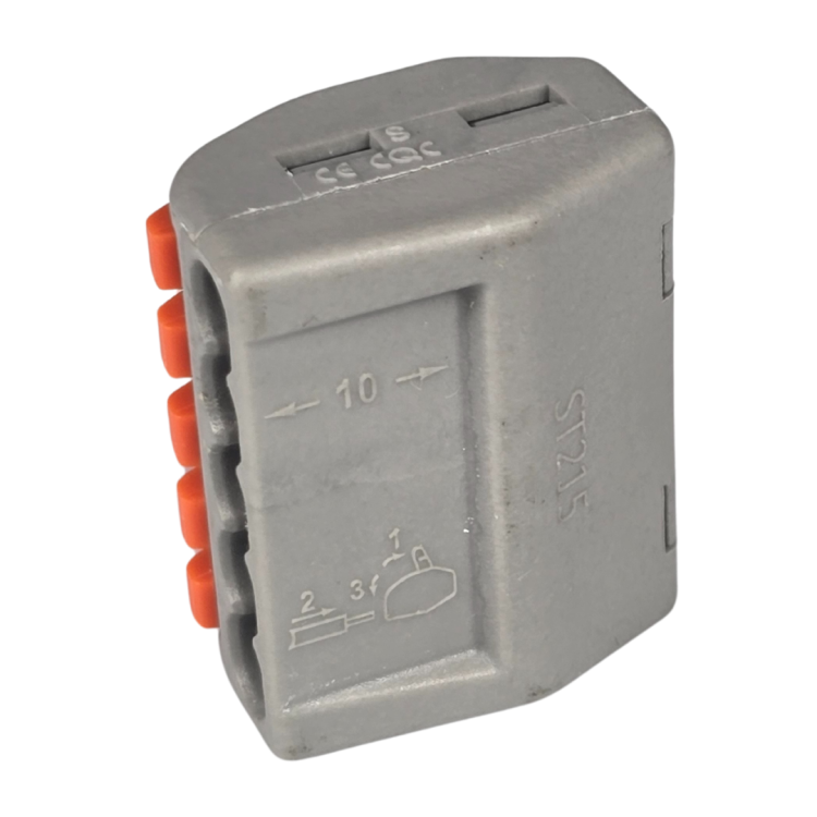 Szybkozłączka elektryczna TAC PCG215 5-TOROWA – kompaktowa złączka instalacyjna do jednoczesnego podłączenia pięciu przewodów jednodrutowych i elastycznych, zapewnia bezpieczne, trwałe połączenia i stanowi nowoczesną alternatywę dla kostek elektrycznych.