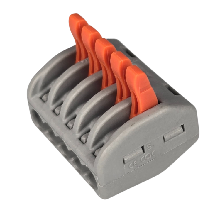 Szybkozłączka elektryczna TAC PCG215 5-TOROWA – kompaktowa złączka instalacyjna do jednoczesnego podłączenia pięciu przewodów jednodrutowych i elastycznych, zapewnia bezpieczne, trwałe połączenia i stanowi nowoczesną alternatywę dla kostek elektrycznych.