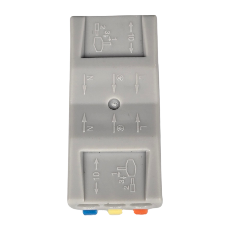 Szybkozłączka elektryczna TAC SPL3C 3-torowa – kompaktowa zaciskowa złączka instalacyjna do przewodów jednodrutowych i elastycznych, zapewniająca bezpieczne i trwałe połączenia kabli, nowoczesna alternatywa dla tradycyjnych kostek elektrycznych.